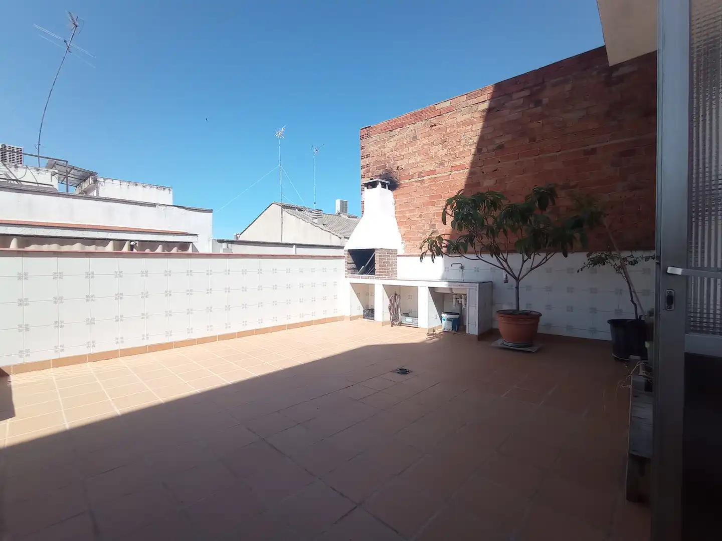 Terrasse von Einfamilien-Reihenhaus zum Verkauf in Santa Perpètua de Mogoda mit Klimaanlage, Heizung und Terrasse