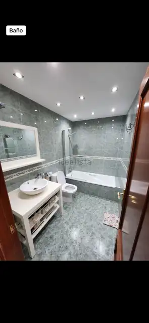 Baño de Casa adosada de alquiler en Estepona con Aire acondicionado, Terraza y Horno