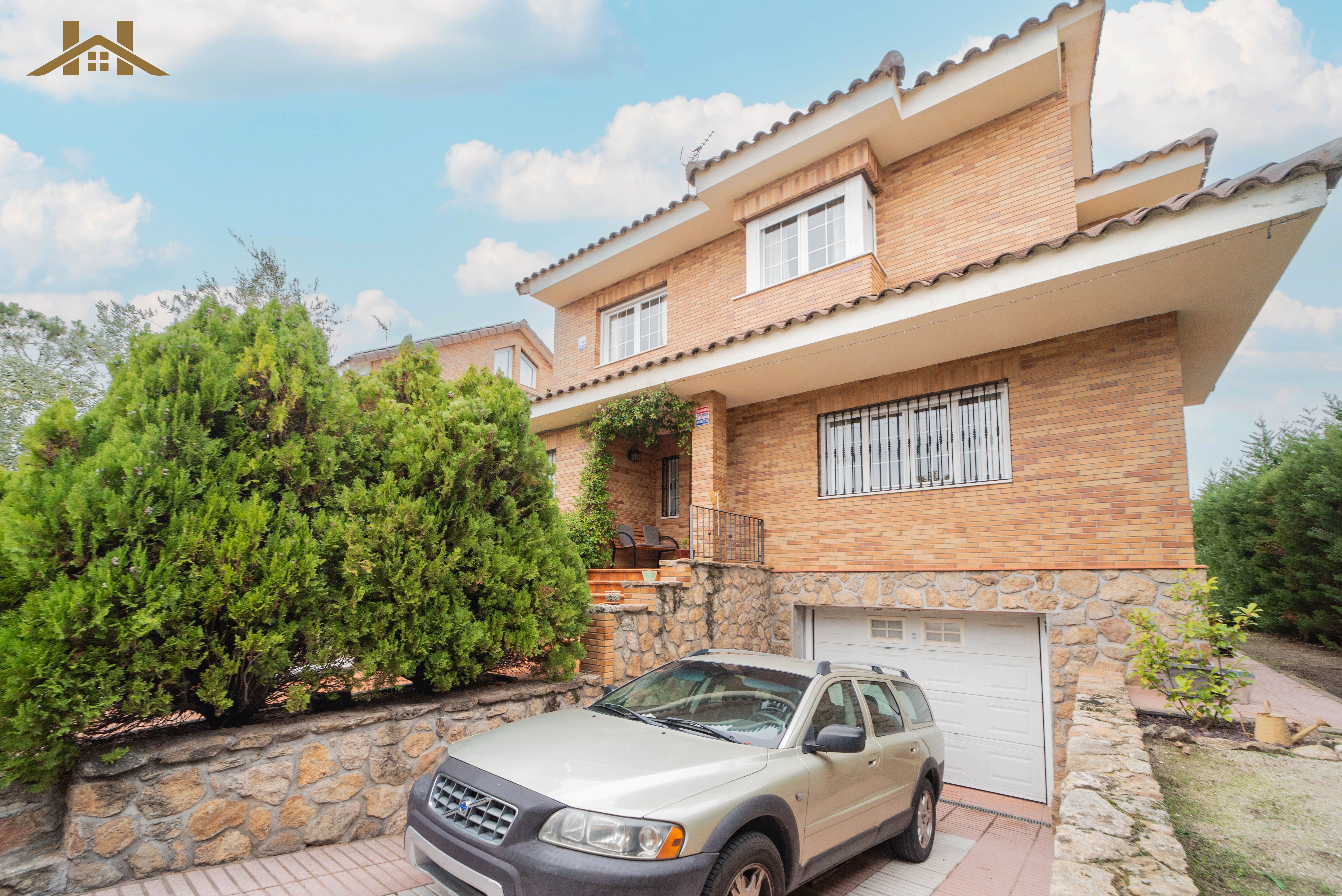 Exterior view of House or chalet for sale in Villanueva de la Cañada  with Heating, Private garden and Swimming Pool