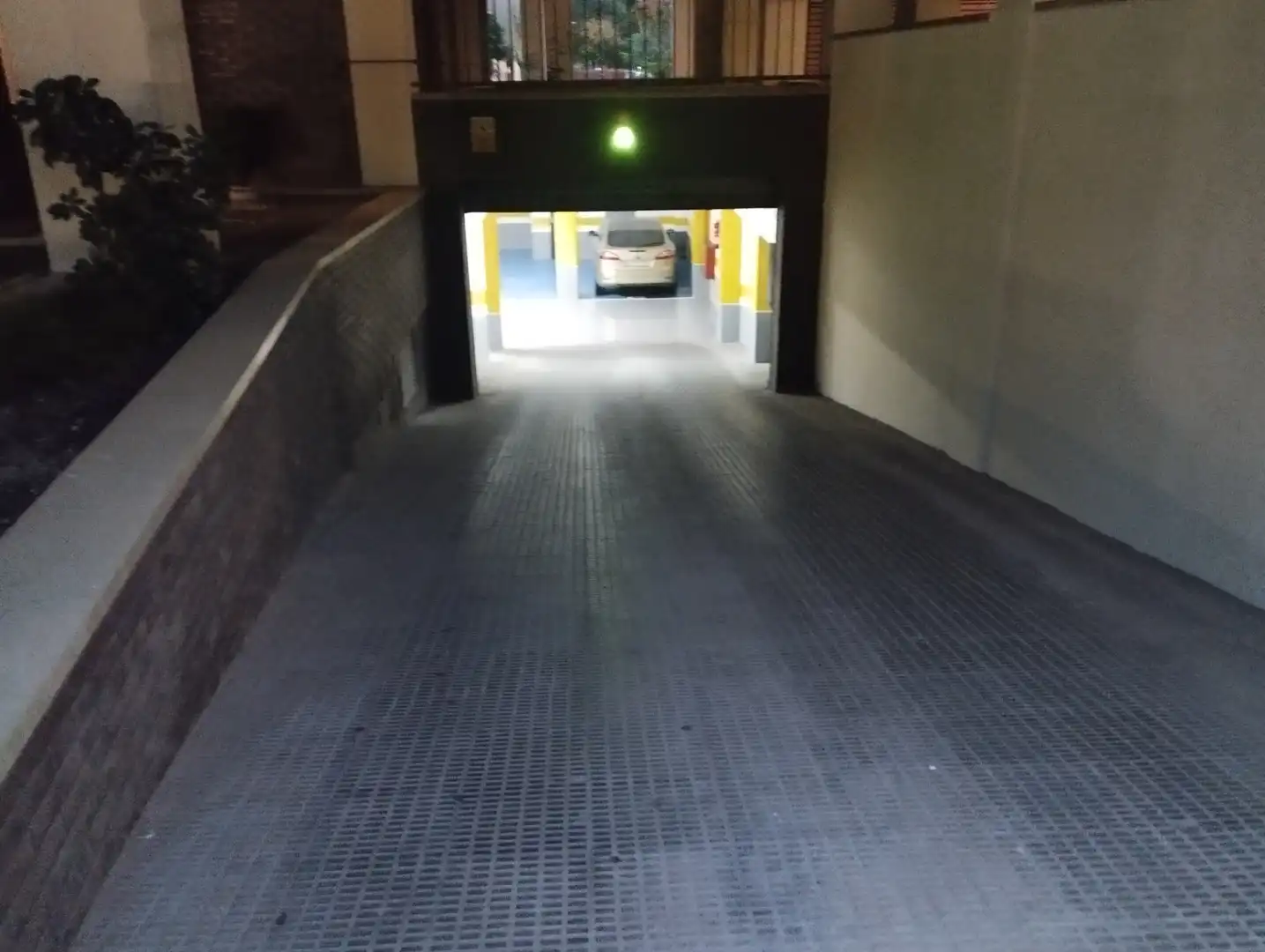 Parkplatz von Garage zur Miete in Zaragoza