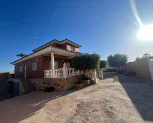 Vista exterior de Casa o xalet en venda en San Vicente del Raspeig / Sant Vicent del Raspeig amb Jardí privat, Terrassa i Alarma