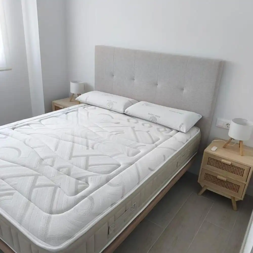 Habitación de Apartamento de alquiler en Estepona con Aire acondicionado, Calefacción y Terraza