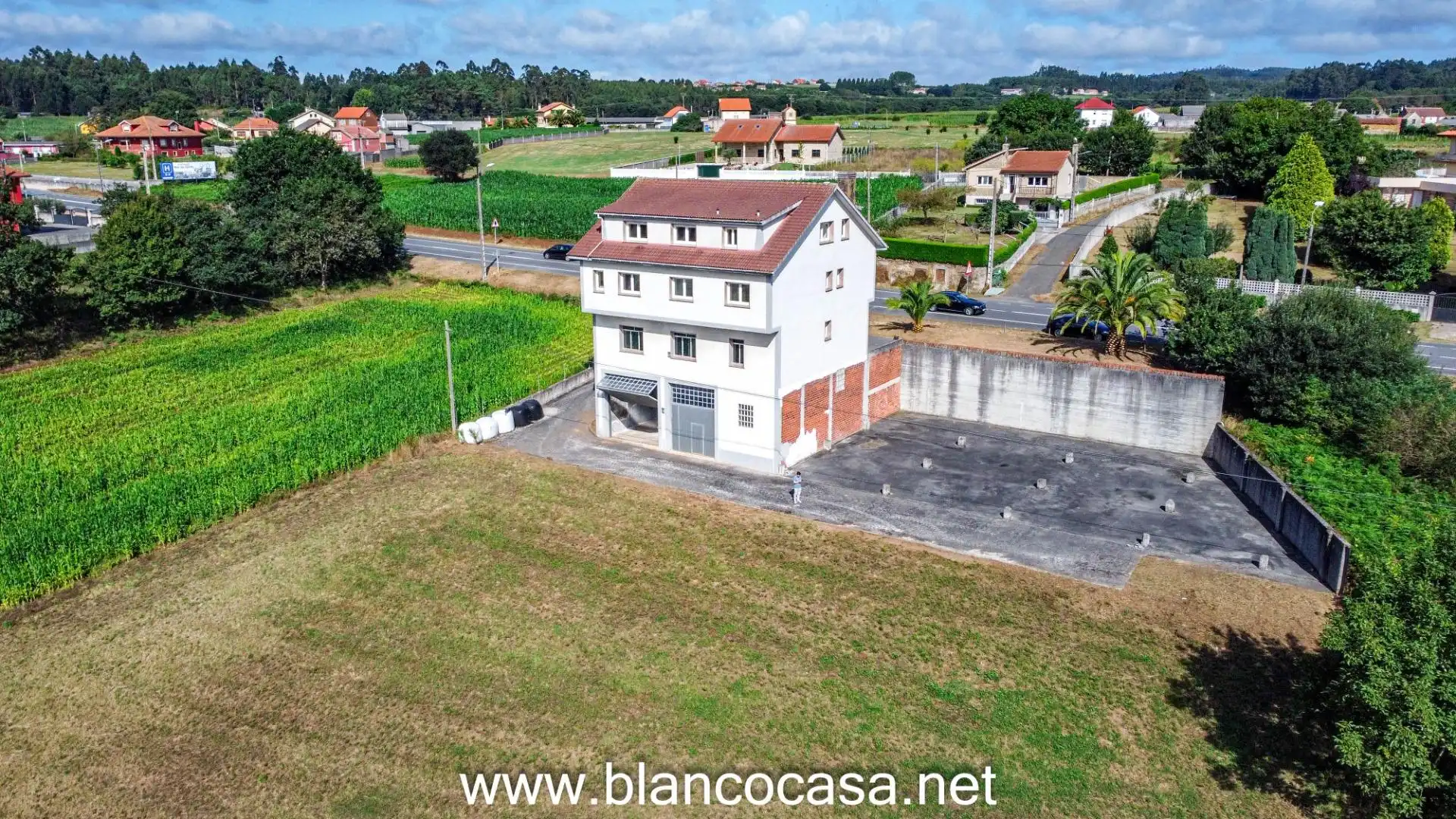 Casa o chalet en venta en Carballo con Calefacción, Jardín privado y Trastero