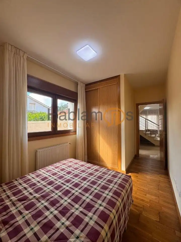 Habitación de Casa o chalet en venta en Vilagarcía de Arousa con Calefacción, Jardín privado y Terraza