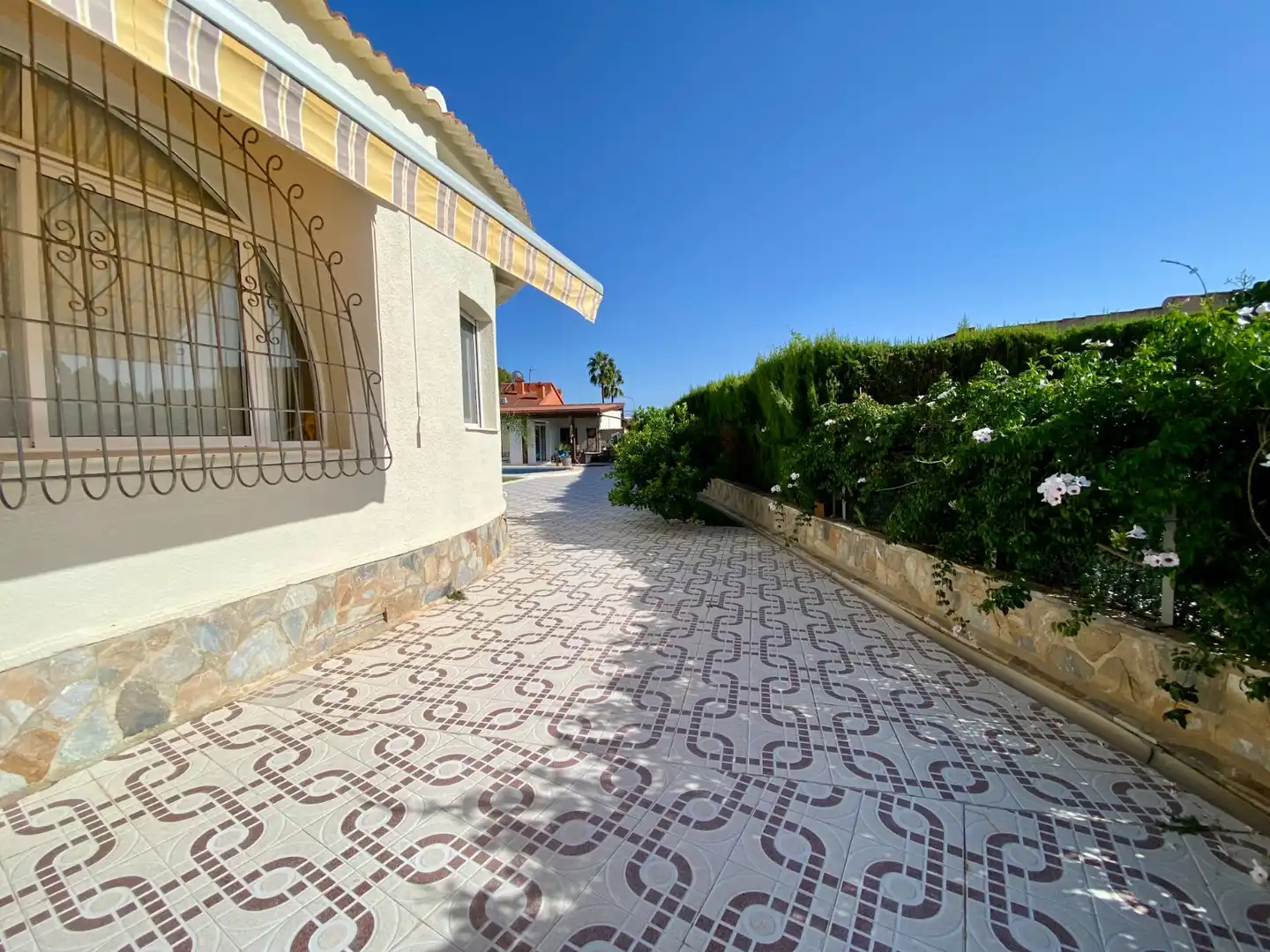 Vista exterior de Casa o xalet en venda en Rojales amb Aire condicionat, Calefacció i Jardí privat