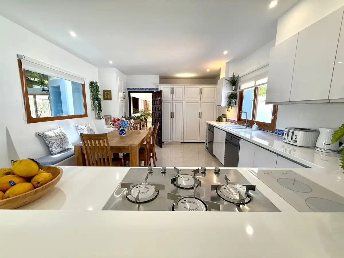 Cocina de Casa o chalet de alquiler en Marbella con Aire acondicionado, Jardín privado y Piscina