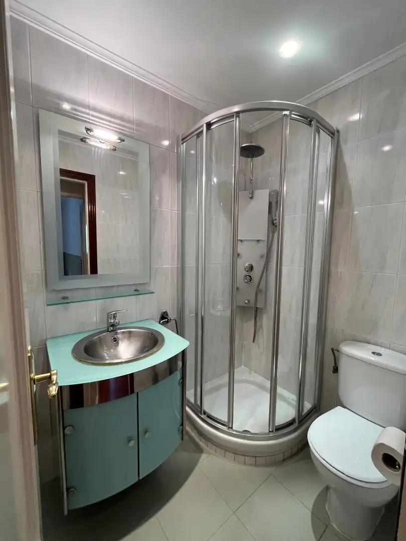 Badezimmer von Wohnung zur Miete in Castro-Urdiales mit Heizung, Möbliert und Gemeinschaftspool