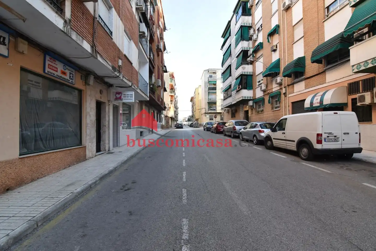 Vista exterior de Local en venda en Linares amb Aire condicionat