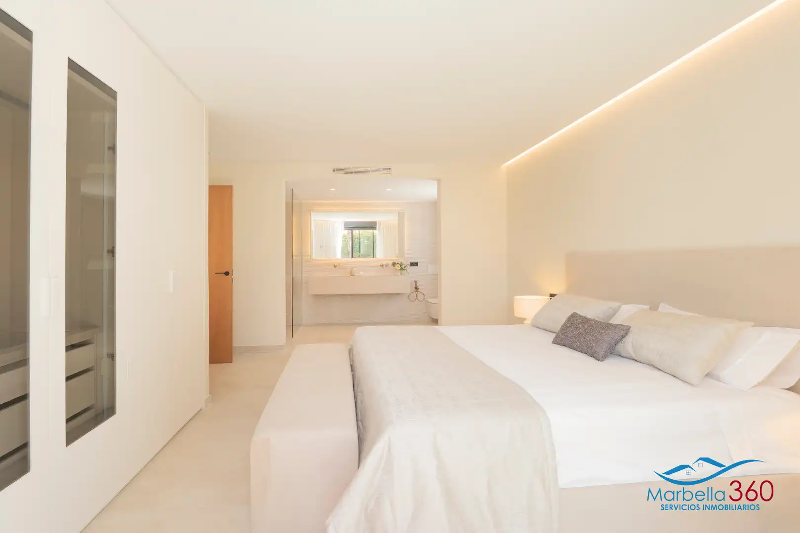 Habitación de Casa o chalet en venta en Estepona con Aire acondicionado, Calefacción y Jardín privado