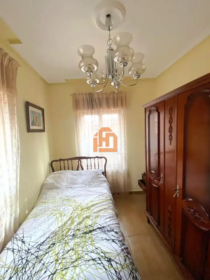 Habitación de Casa o chalet en venta en La Robla  con Calefacción y Amueblado