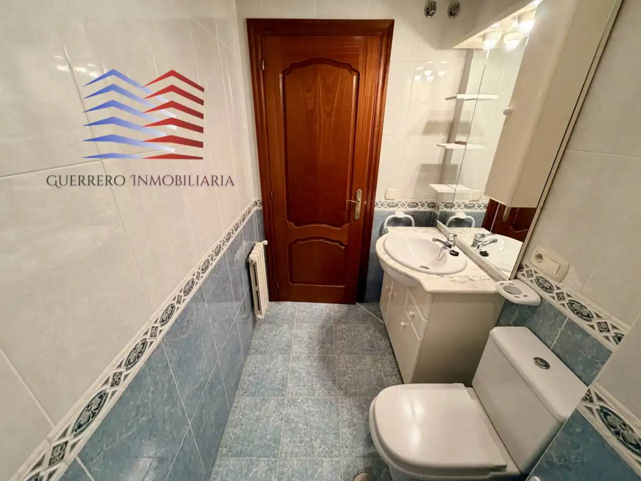 Baño de Apartamento de alquiler en Ourense Capital  con Calefacción, Parquet y Trastero