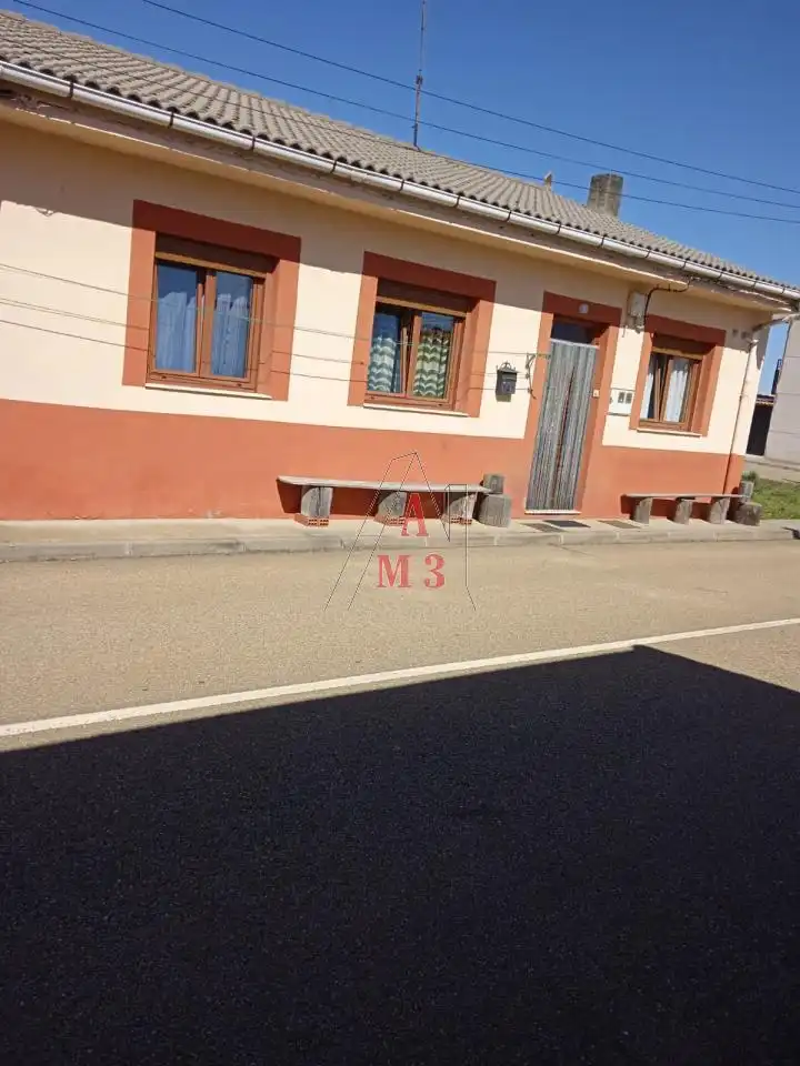 Exterior view of Houses for sale in Luyego  with Heating, Private garden and Terrace