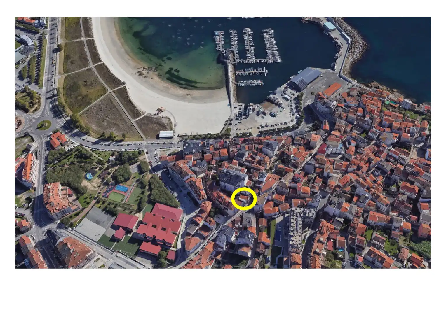 Vista exterior de Casa adosada en venda en Sanxenxo amb Terrassa, Moblat i Forn
