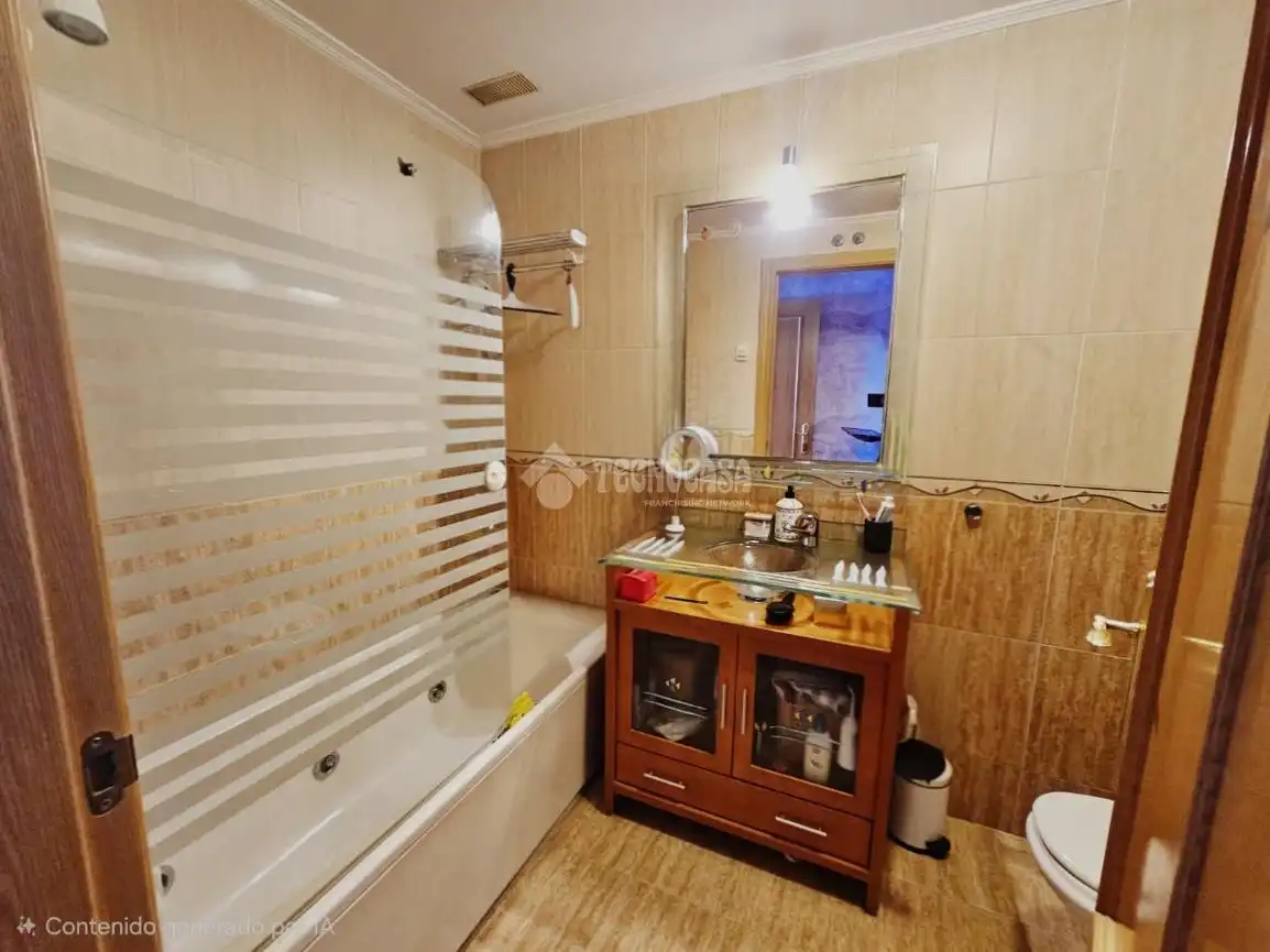 Badezimmer von Dachboden zum Verkauf in Parla mit Klimaanlage, Heizung und Terrasse