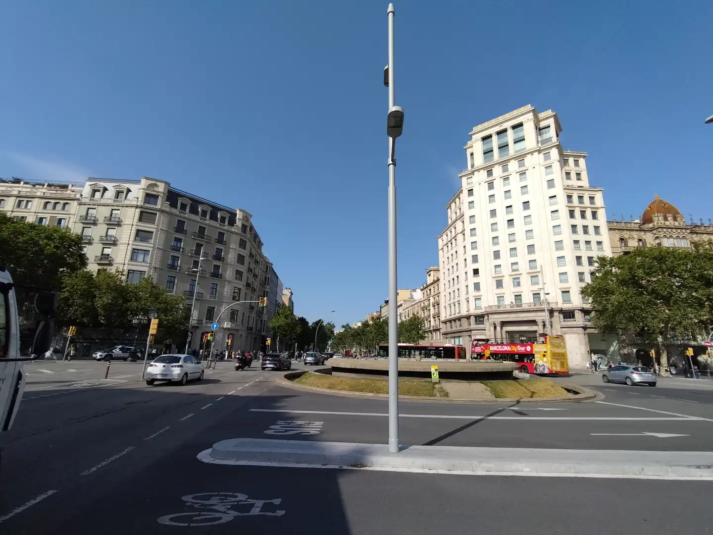 Vista exterior de Local de lloguer en Barcelona amb Moblat