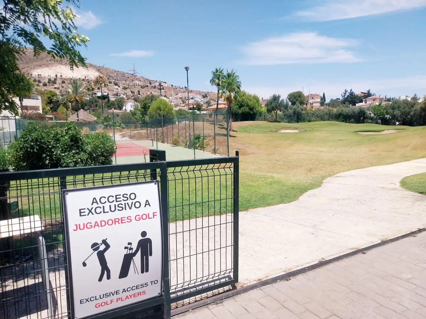 Parking of Ground floor for sale in Benalmádena  with Air Conditioner, Heating and Private garden