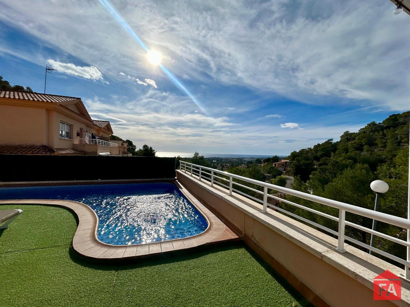 Piscina de Casa adosada en venda en Roda de Berà amb Calefacció, Terrassa i Traster