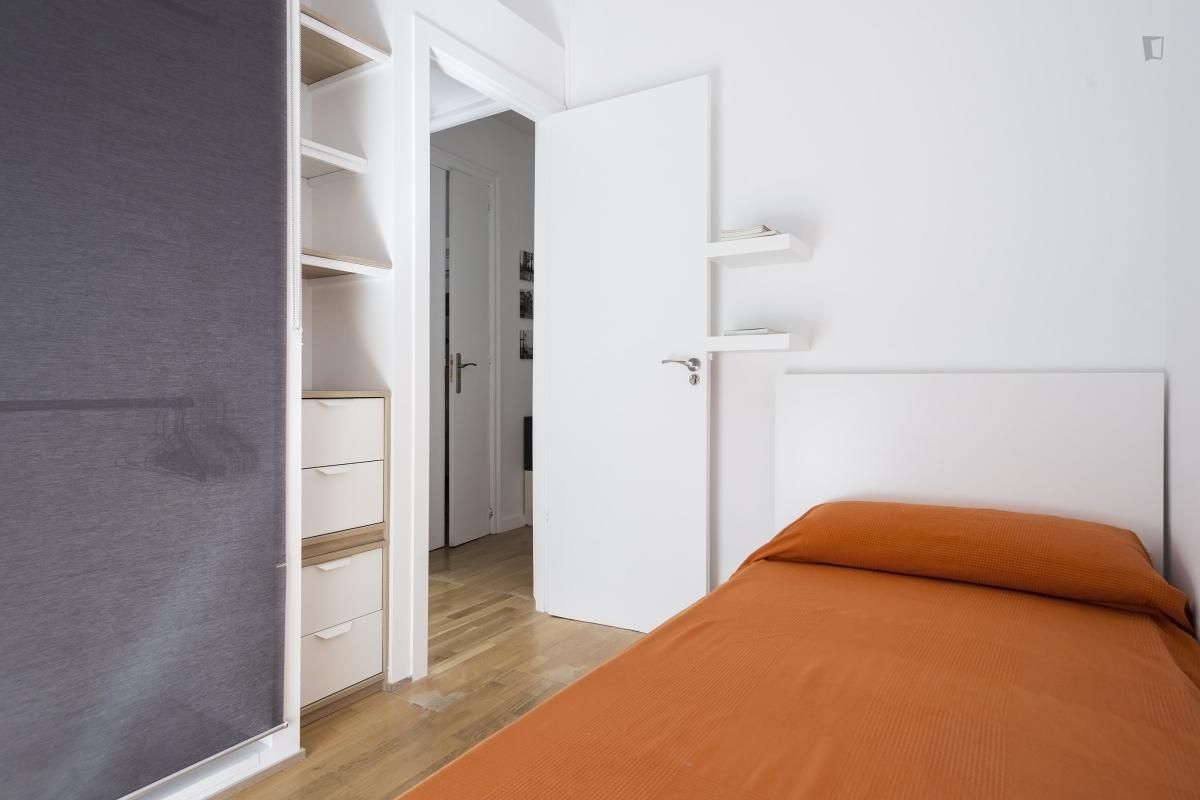 Dormitori de Apartament per a compartir en  Barcelona Capital amb Aire condicionat, Calefacció i Moblat