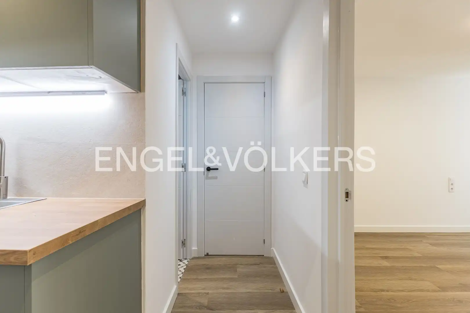 Flat for sale in L'Hospitalet de Llobregat  with Heating and Balcony