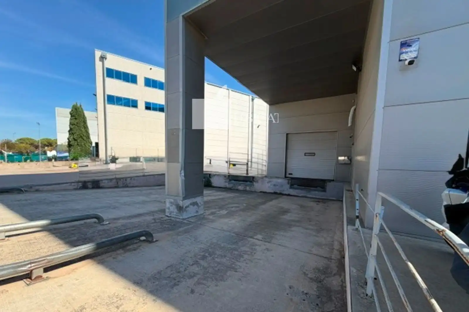 Vista exterior de Nau industrial de lloguer en Santa Perpètua de Mogoda, Barcelona