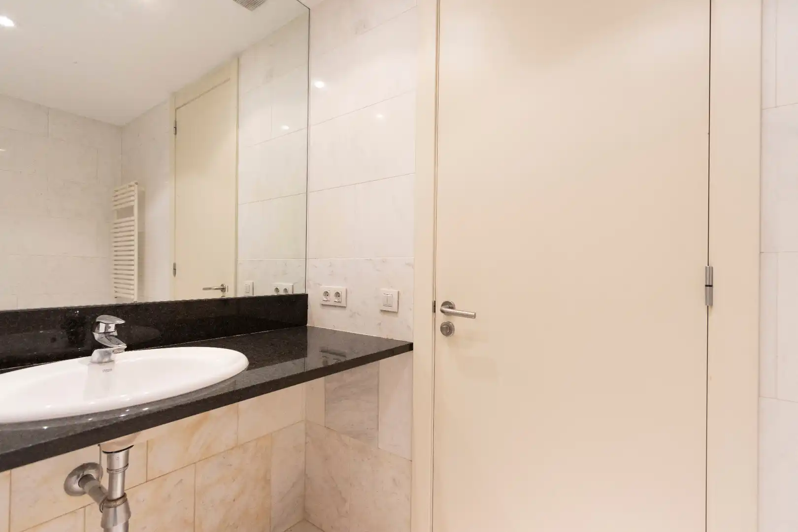 Badezimmer von Wohnung zum Verkauf in Barcelona mit Klimaanlage, Heizung und Parkett