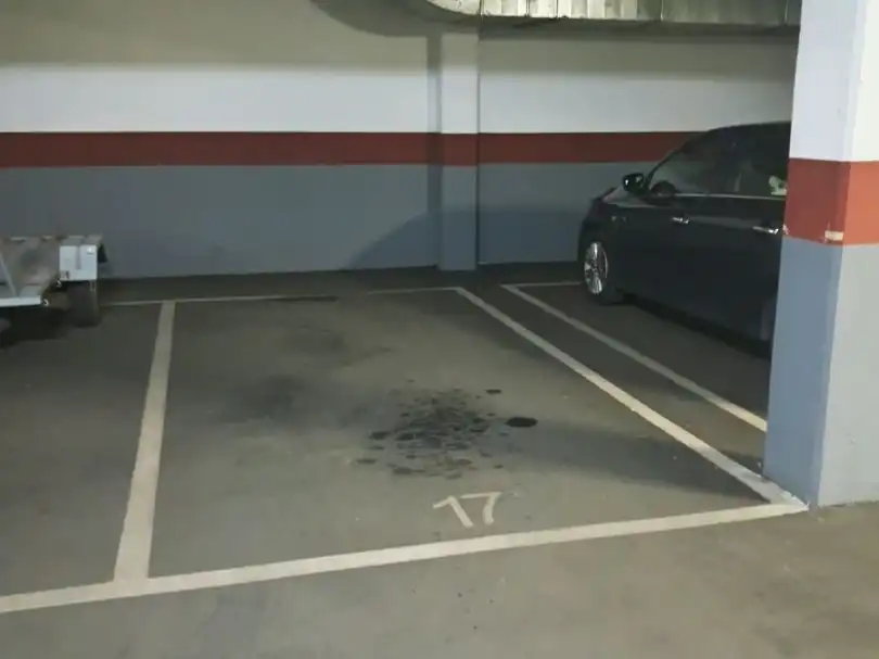 Parking of Garage for rent in Sur - PAU 4