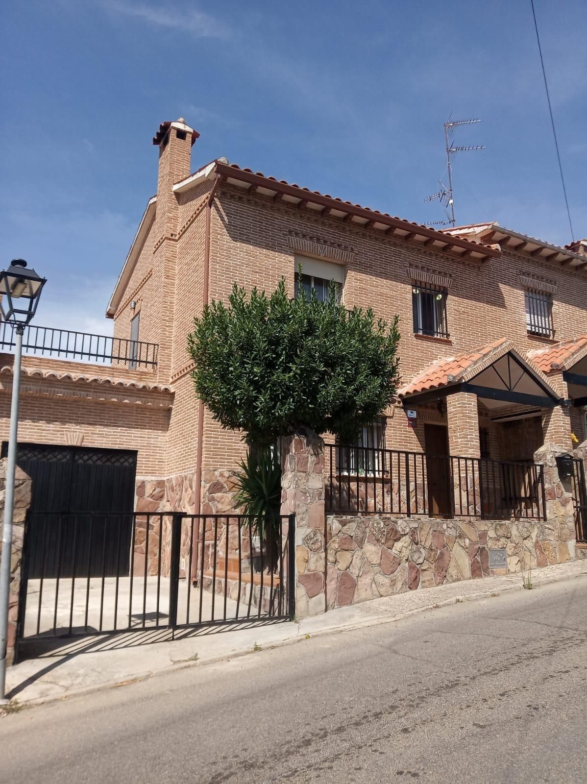 Exterior view of Single-family semi-detached for sale in Nombela