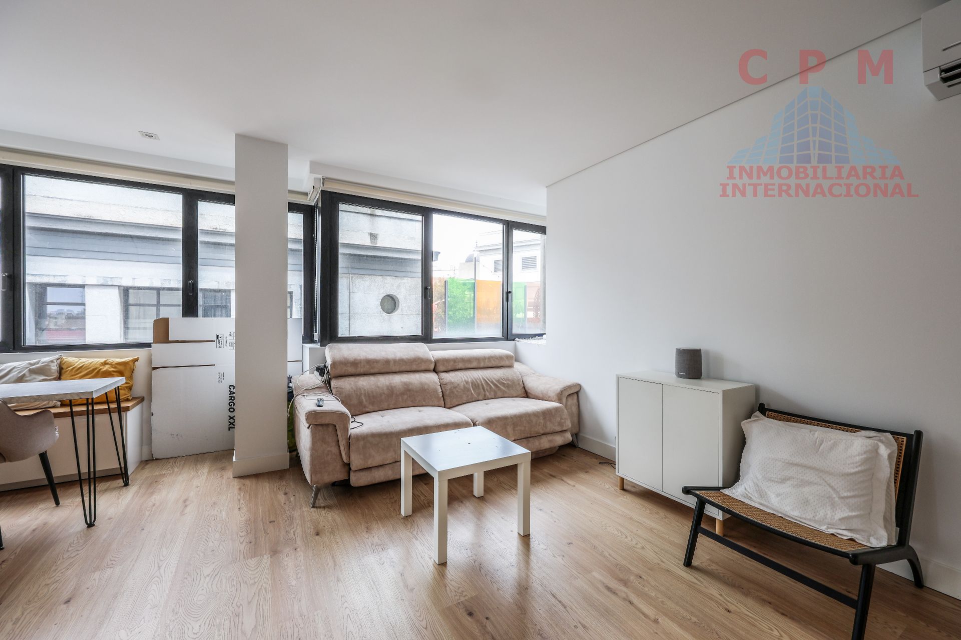 Living room of Flat to rent in  Madrid Capital  with Air Conditioner, Heating and Parquet flooring