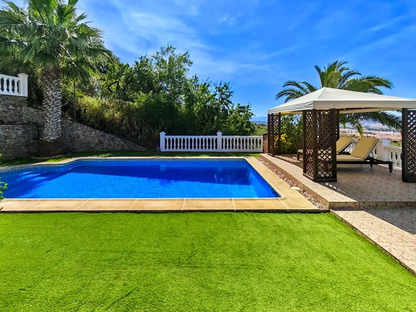 Schwimmbecken von Haus oder Chalet zum Verkauf in Alhaurín de la Torre mit Privatgarten, Terrasse und Abstellraum