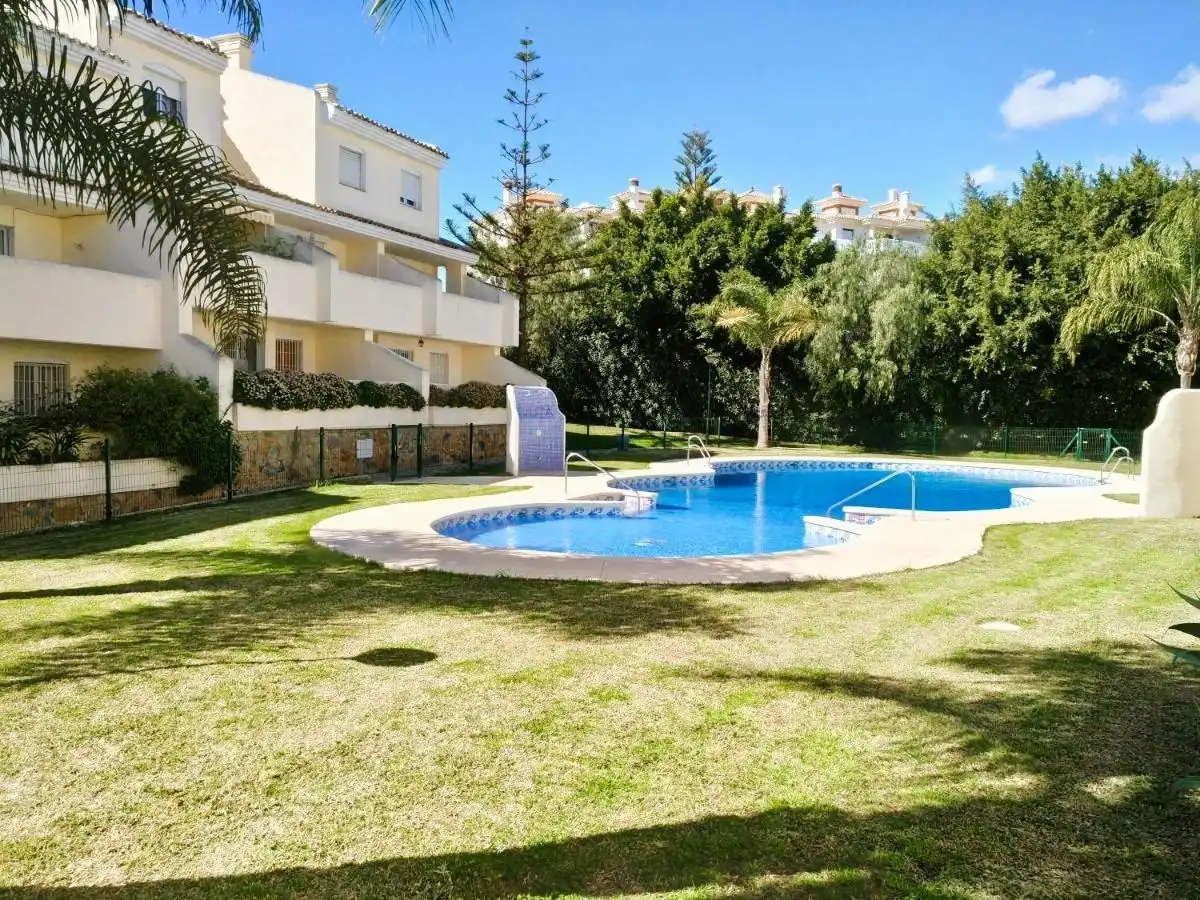 Piscina de Dúplex en venta en Mijas con Aire acondicionado, Calefacción y Terraza