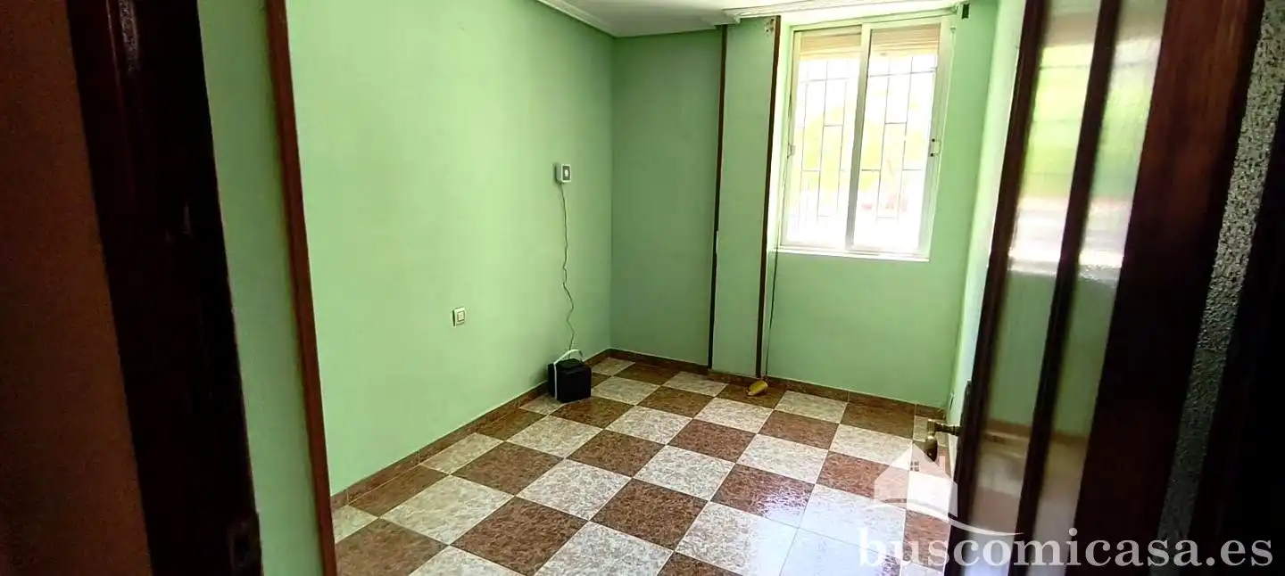 Schlafzimmer von Erdgeschoss zum Verkauf in Linares