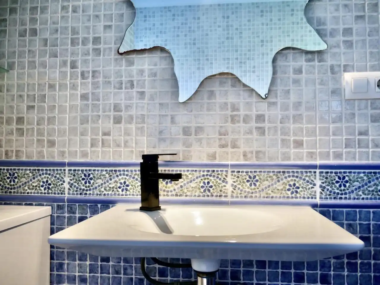 Bathroom of Flat for sale in La Rinconada  with Air Conditioner, Parquet flooring and Terrace