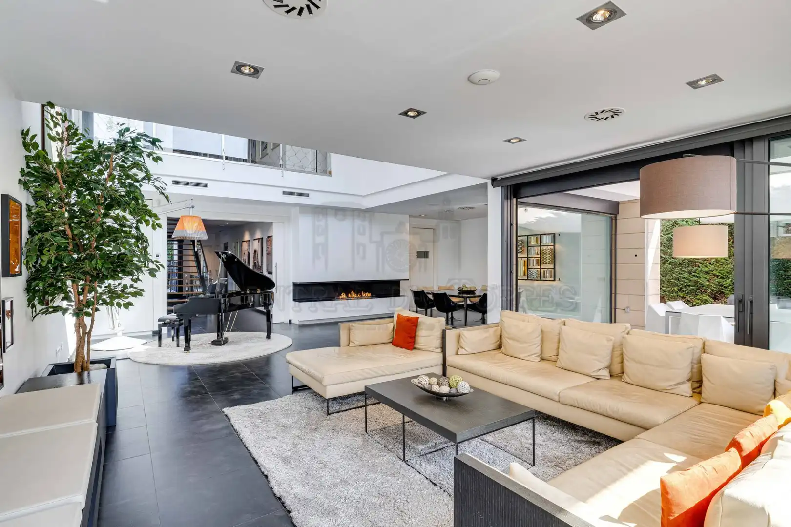 Sala d'estar de Casa o xalet en venda en Sant Cugat del Vallès amb Aire condicionat, Calefacció i Jardí privat