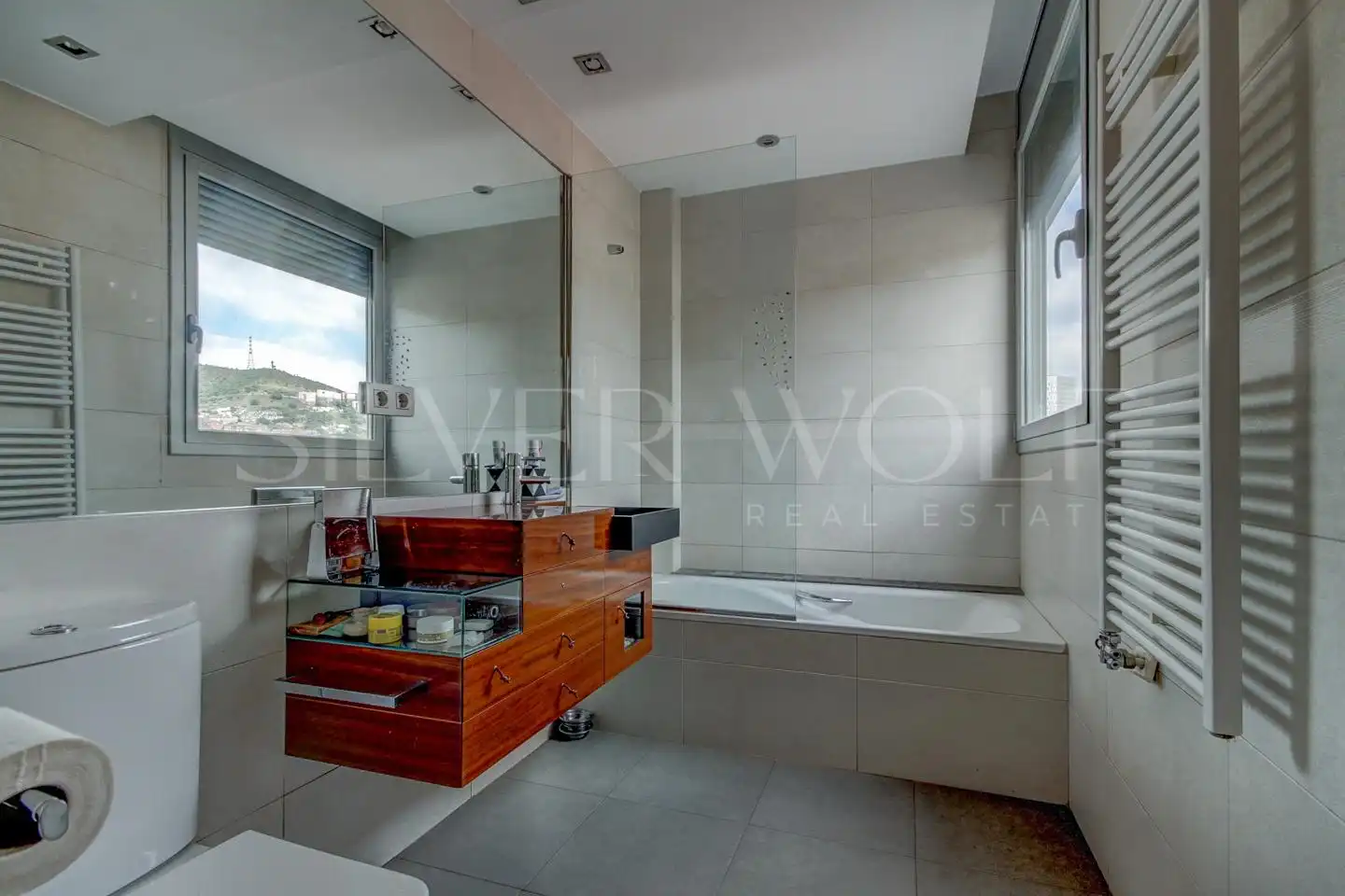 Baño de Casa o chalet en venta en Santa Coloma de Gramenet con Aire acondicionado, Calefacción y Jardín privado