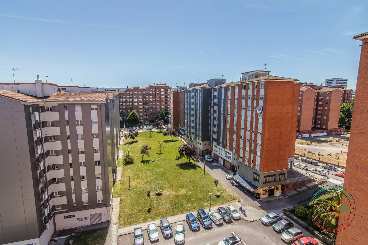 Vista exterior de Piso en venta en Gijón  con Calefacción y Jardín privado