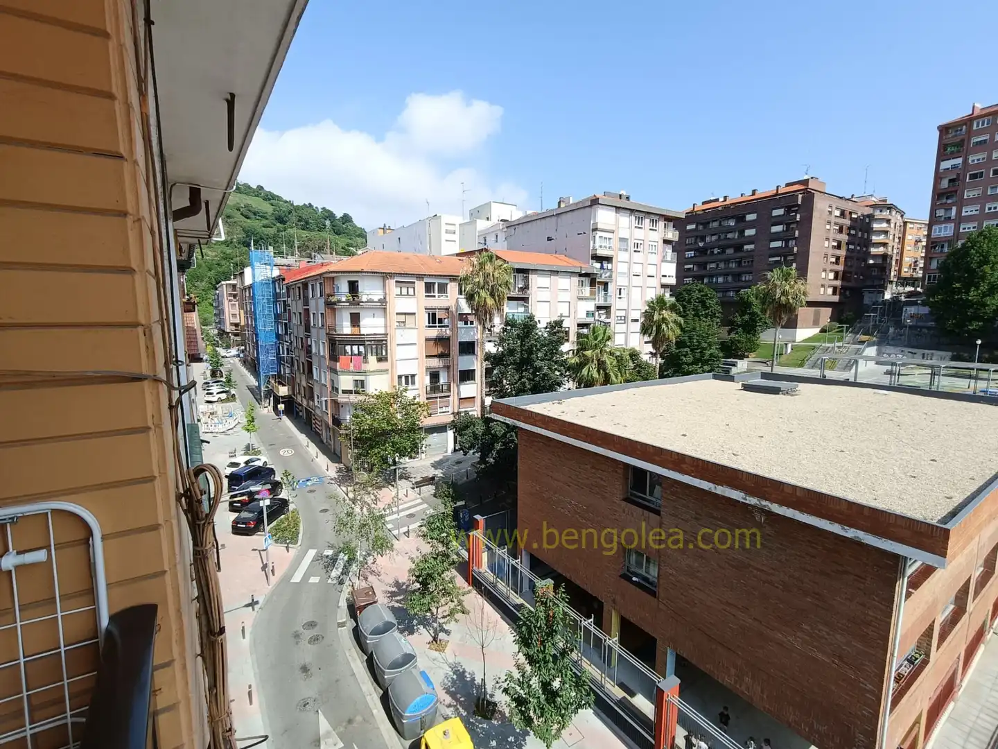 Außenansicht von Wohnung zum Verkauf in Santurtzi  mit Abstellraum und Balkon