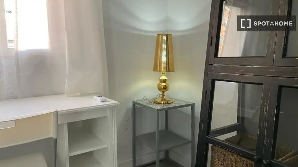 Flat for share in Madrid  with Air Conditioner, Terrace and Furnished