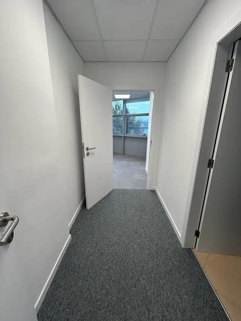 Büro zur Miete in Sant Adrià de Besòs mit Klimaanlage, Heizung und Terrasse