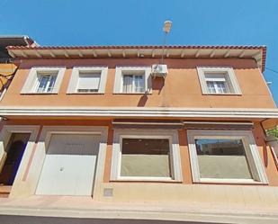 Vista exterior de Casa adosada en venda en Fuente el Fresno amb Aire condicionat