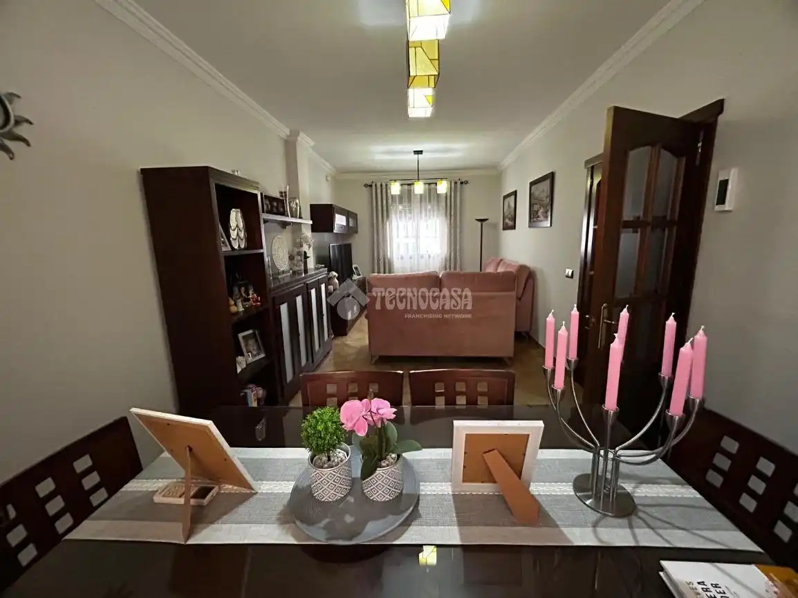 Sala de estar de Casa adosada en venta en Alcalá del Río con Aire acondicionado