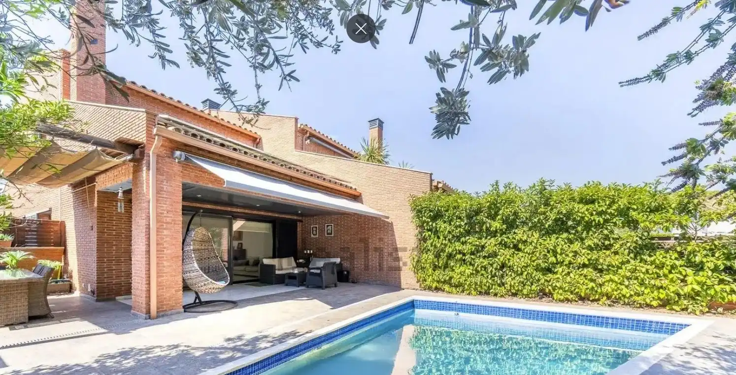 Piscina de Casa adosada en venda en Cambrils amb Aire condicionat, Calefacció i Jardí privat