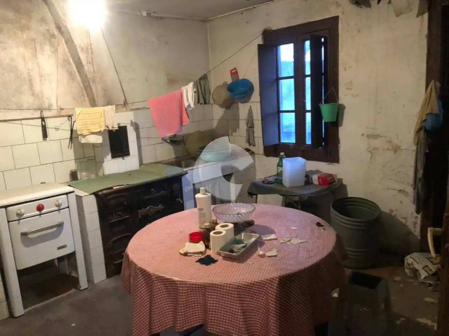 Küche von Einfamilien-Reihenhaus zum Verkauf in Cenlle mit Privatgarten