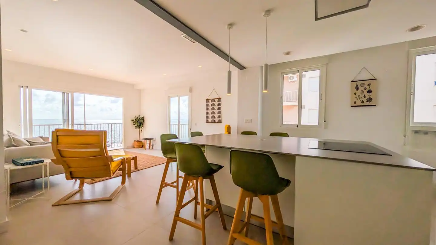 Küche von Wohnung zum Verkauf in Santa Pola mit Klimaanlage und Terrasse