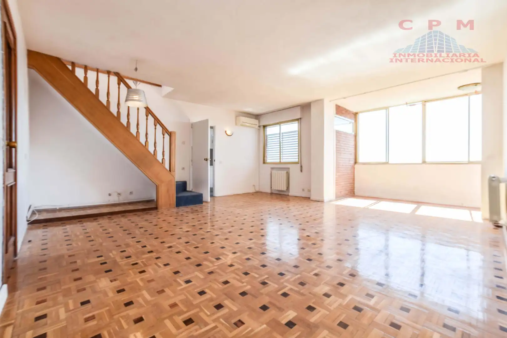 Living room of Attic for rent in Madrid  with Air Conditioner, Heating and Parquet flooring