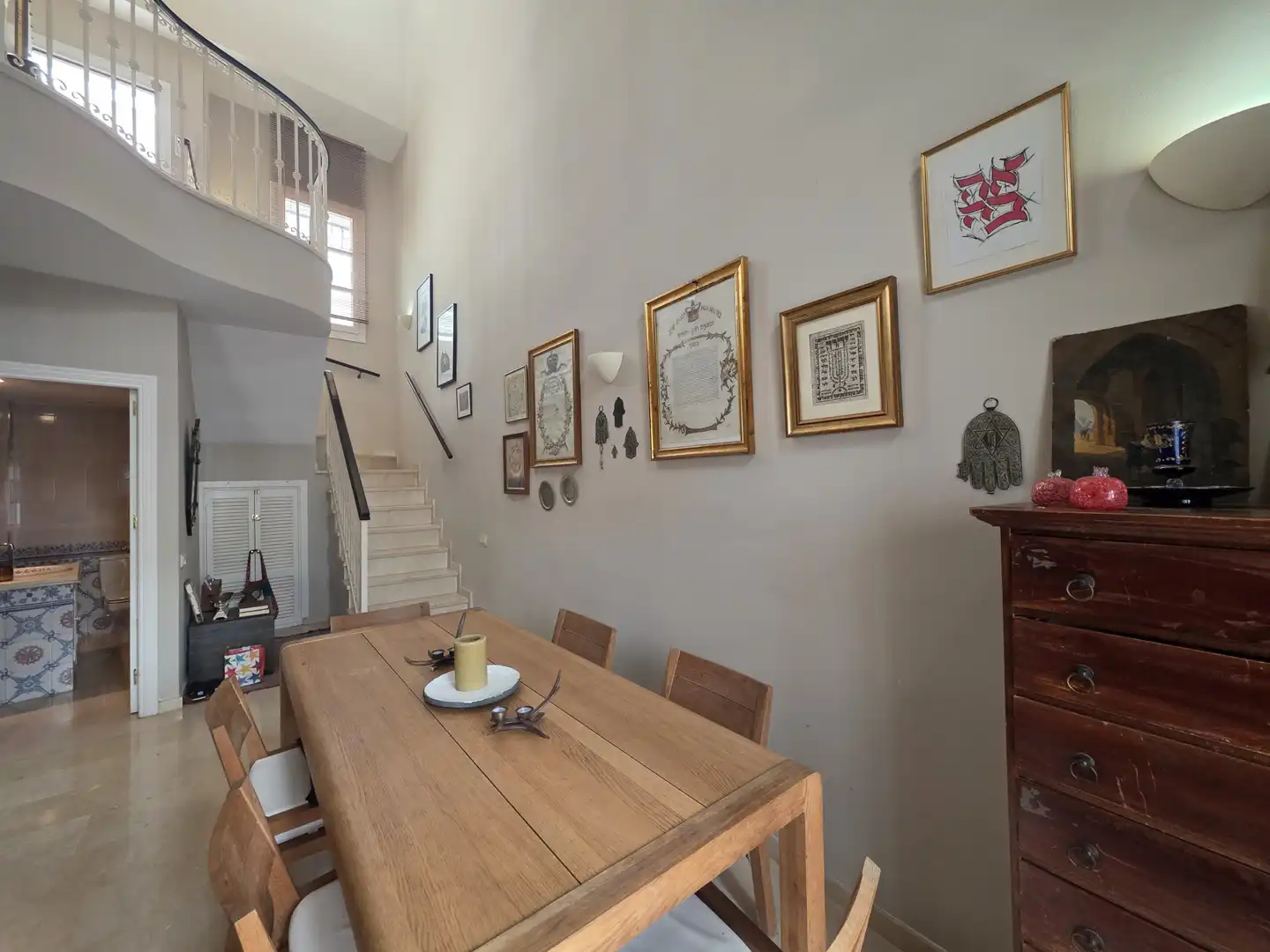 Esszimmer von Einfamilien-Reihenhaus zum Verkauf in La Alcaidesa mit Klimaanlage, Terrasse und Abstellraum