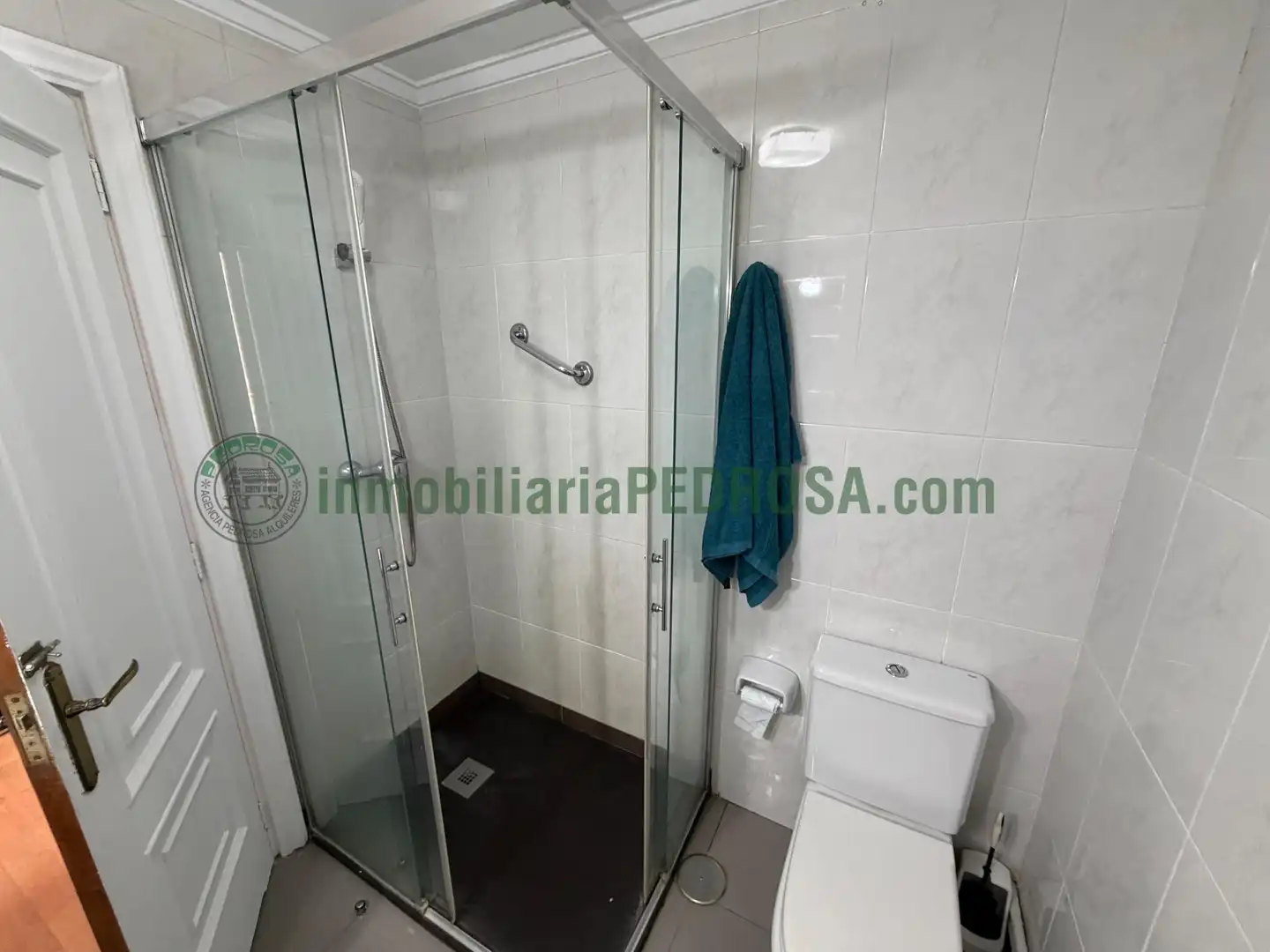 Baño de Piso de alquiler en Pontevedra Capital  con Calefacción, Amueblado y Balcón