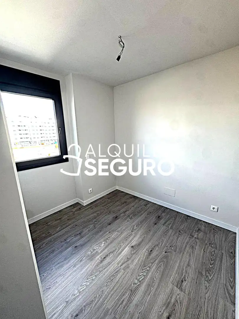 Flat for rent in de Vicente Ferrer , Ciudad de la Comunicación - Arco Ladrillo