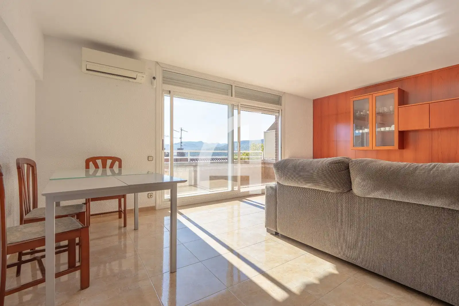 Sala de estar de Casa adosada en venta en Molins de Rei, Barcelona