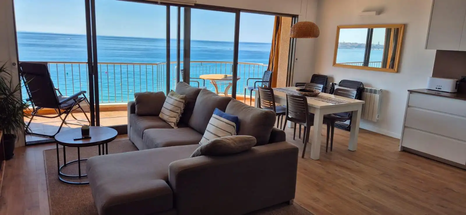 Sala d'estar de Apartament de lloguer en Calonge i Sant Antoni amb Moblat