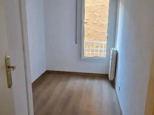 Schlafzimmer von Wohnung zur Miete in  Barcelona Capital mit Terrasse und Balkon